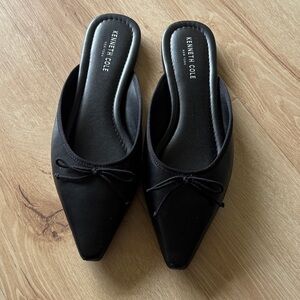 Kenneth Cole Black Pointed Bow Mule Flats